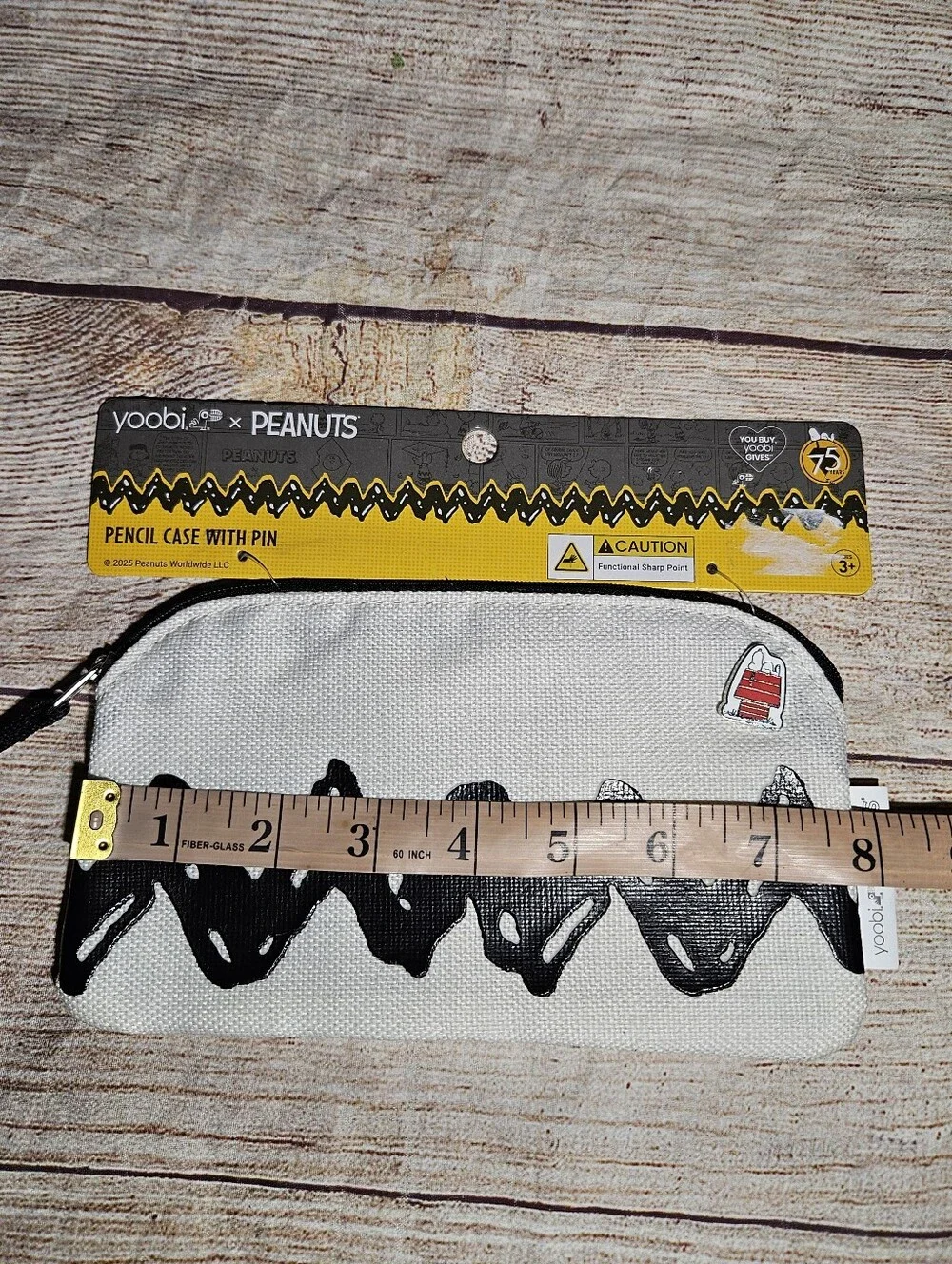 Peanuts snoopy pencil case with pin